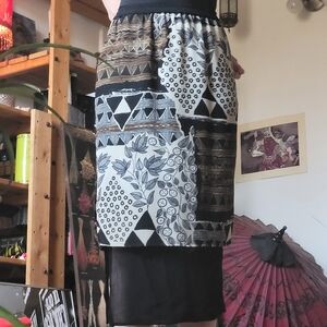 Dorothy Schoelen For Platinum Petites Maxi Skirt Tribal Art Side Slit - Size 4